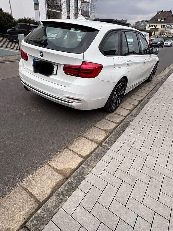Weiß Gebraucht 2018 BMW 335 Sport Line Kombi | 19.000 € (Fairer Preis) - Bild 1/4