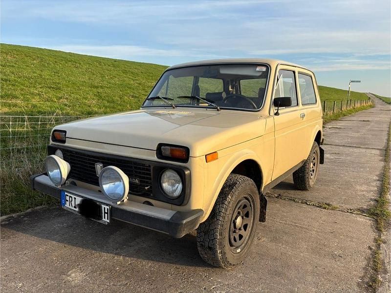 Beige Gebraucht 1988 Lada niva SUV | 6.000 € - Bild 1/4
