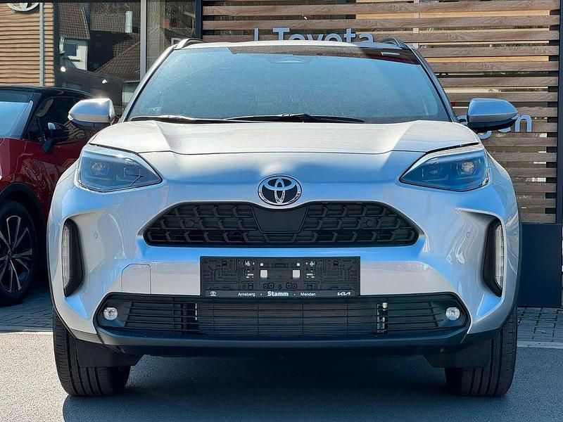Neu Toyota Yaris Cross 131 PS (96 kW) 2025 Silber SUV