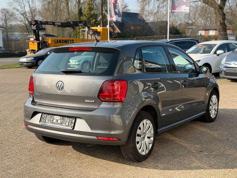 Gebraucht VW Polo Trendline 75 PS (55 kW) 2015 Grau Kleinwagen