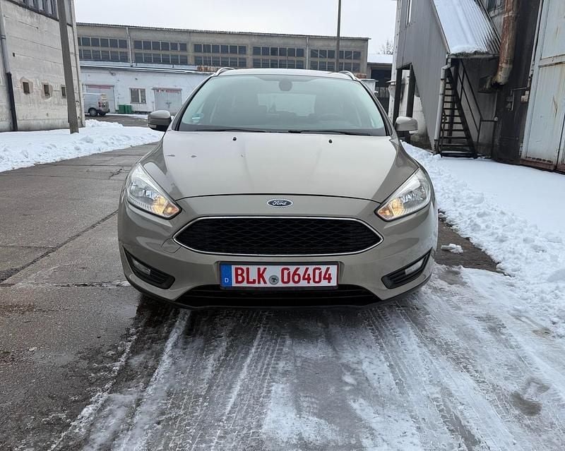 Gebraucht Ford Focus 102 PS (75 kW) 2015 Grau Kombi