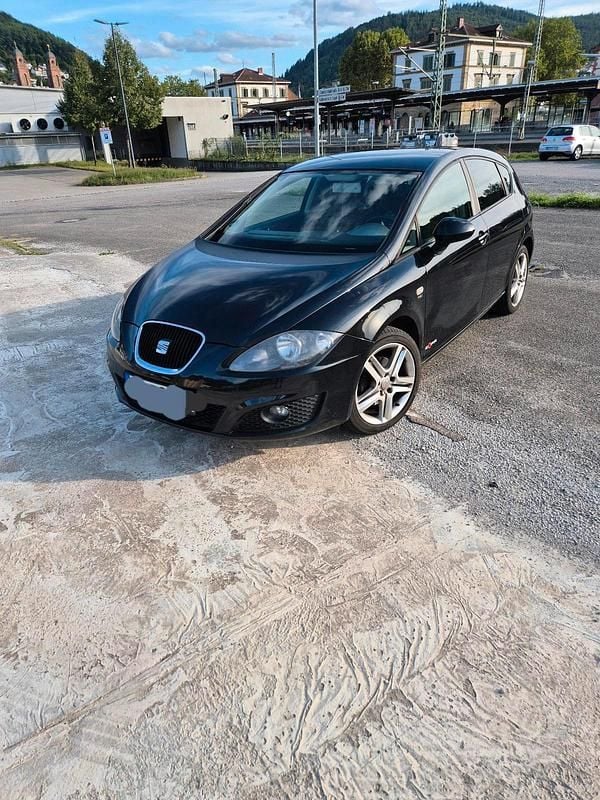 Schwarz Gebraucht 2011 Seat Leon Copa Limousine | 2.300 € (Superpreis) - Bild 1/4
