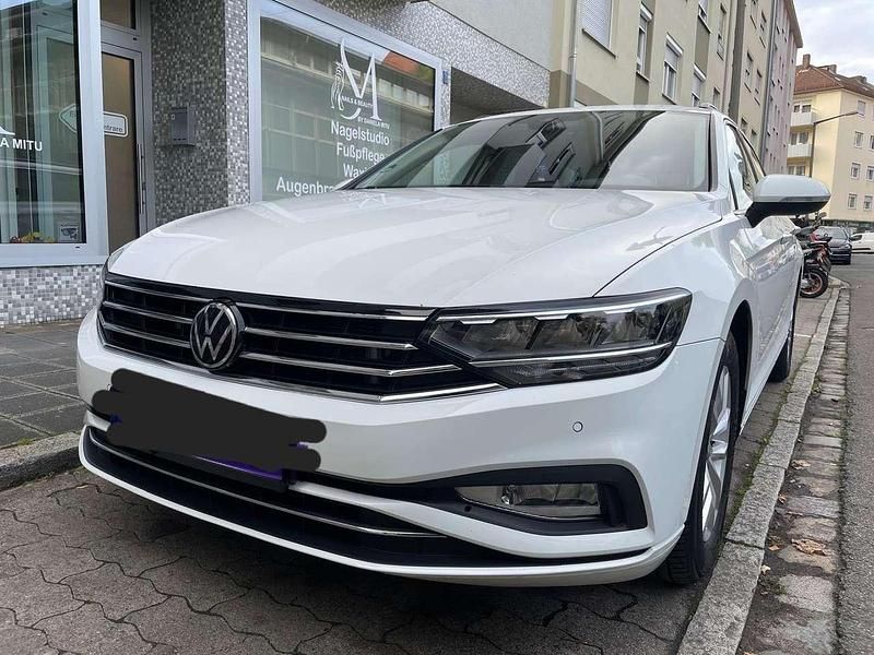 Weiß Gebraucht 2020 VW Passat Limousine | 18.099 € (Fairer Preis) - Bild 1/4