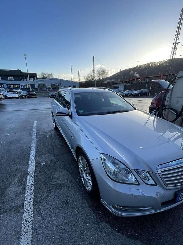 Gebraucht Mercedes E350 Elegance 265 PS (194 kW) 2012 Silber Kombi