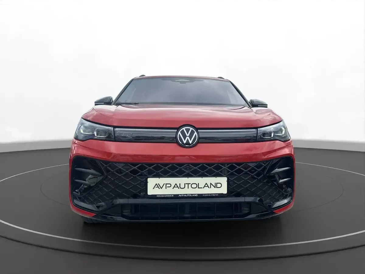 Gebraucht VW Tiguan R-line 272 PS (200 kW) 2025 Persimmon red SUV
