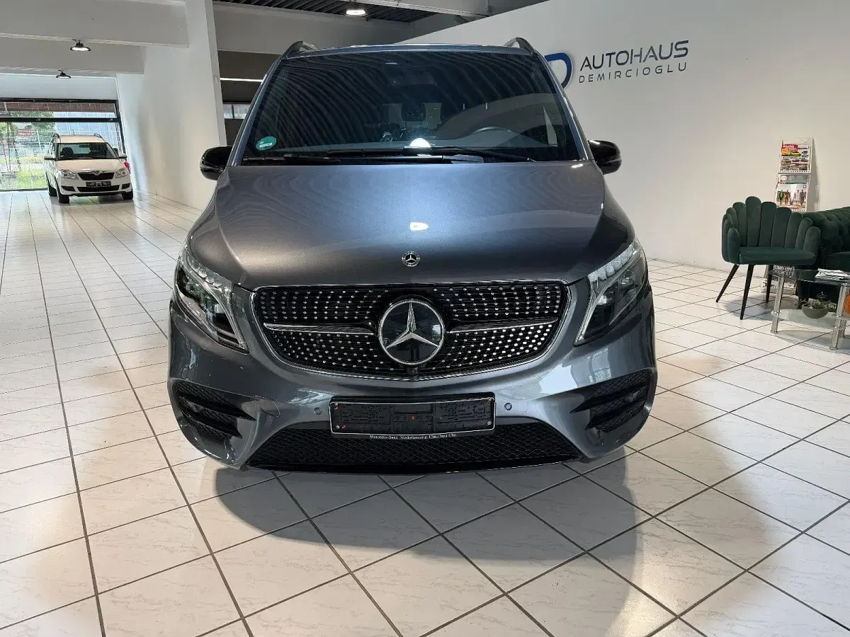 Gebraucht Mercedes V300 AMG line 237 PS (174 kW) 2022 Grau Van / Kleinbus