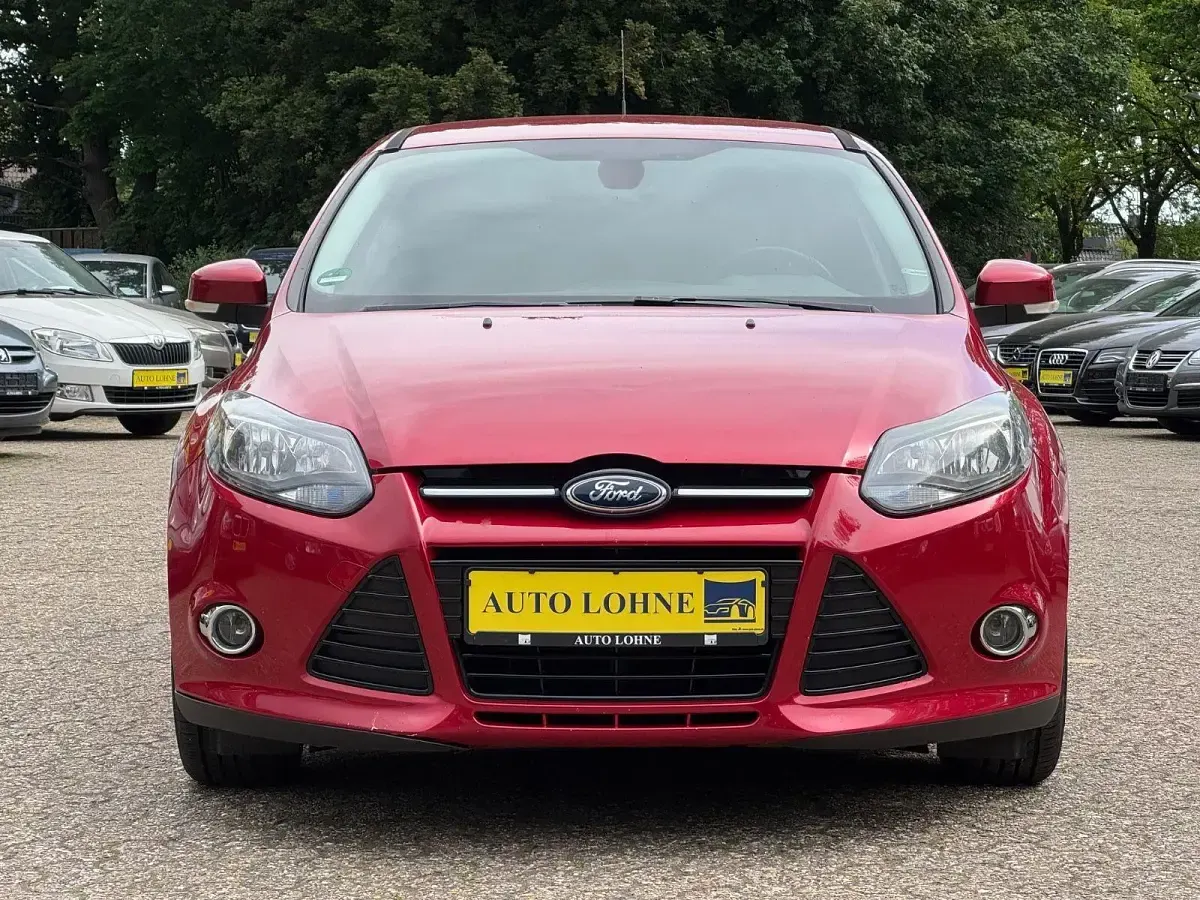 Gebraucht Ford Focus Titanium 116 PS (85 kW) 2011 Rot Limousine