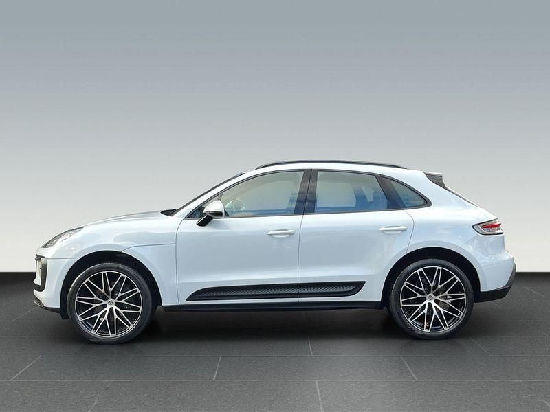 Gebraucht Porsche Macan 265 PS (194 kW) 2023 Carraraweißmetallic (metallic) SUV