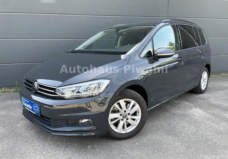 Uranograu Gebraucht 2023 VW Touran Comfortline Van / Kleinbus | 31.900 € (Fairer Preis) - Bild 1/4