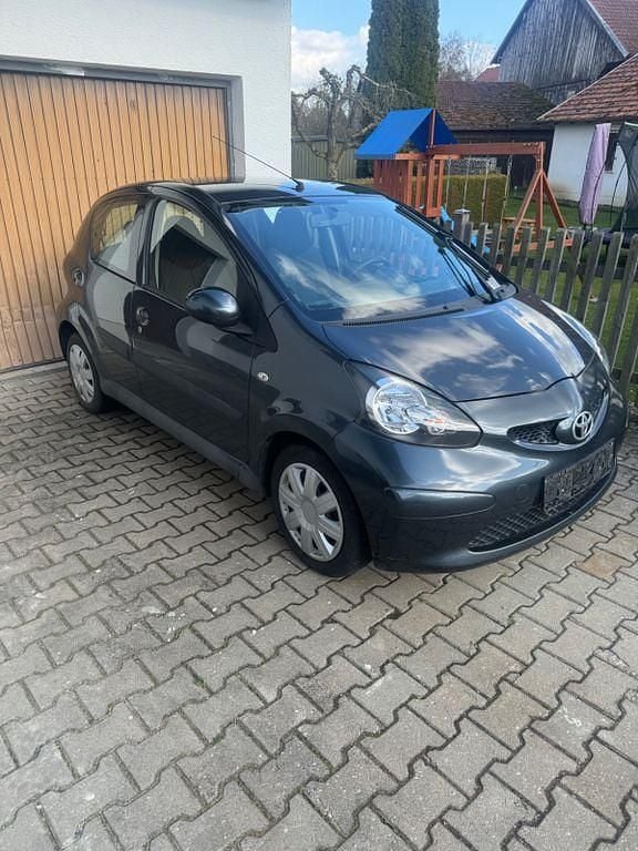 Gebraucht Toyota Aygo 68 PS (50 kW) 2006 Grau Kleinwagen