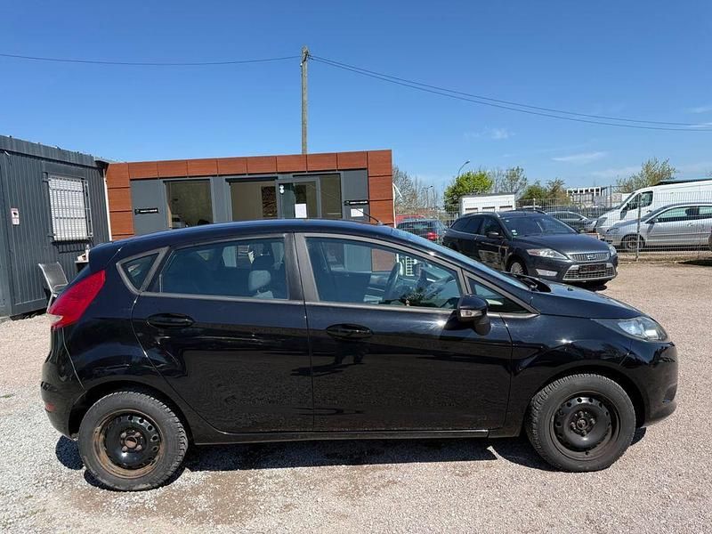 Usata Ford Fiesta Trend 82 CV (60 kW) 2010 Nero Utilitaria