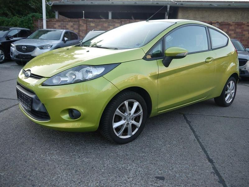 Gebraucht Ford Fiesta Trend 60 PS (44 kW) 2010 Grün Kleinwagen