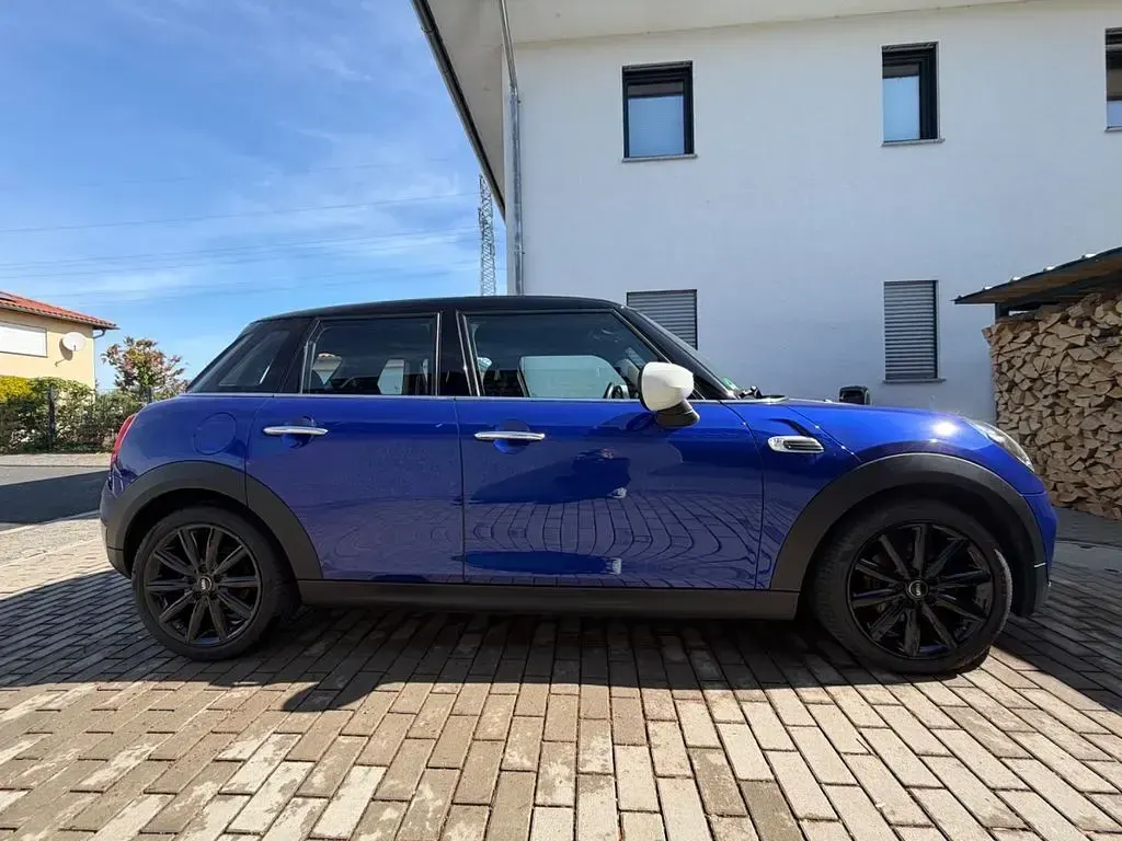 Używany Mini Cooper 136 KM (100 kW) 2019 Niebieski Hatchback