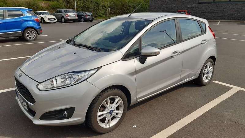 Silber Gebraucht 2016 Ford Fiesta Trend Kleinwagen | 7.500 € (Fairer Preis) - Bild 1/2