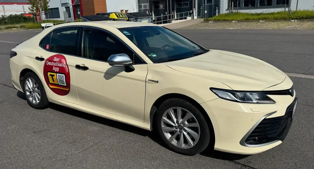 Gebraucht Toyota Camry 131 PS (96 kW) 2022 Weiß Limousine