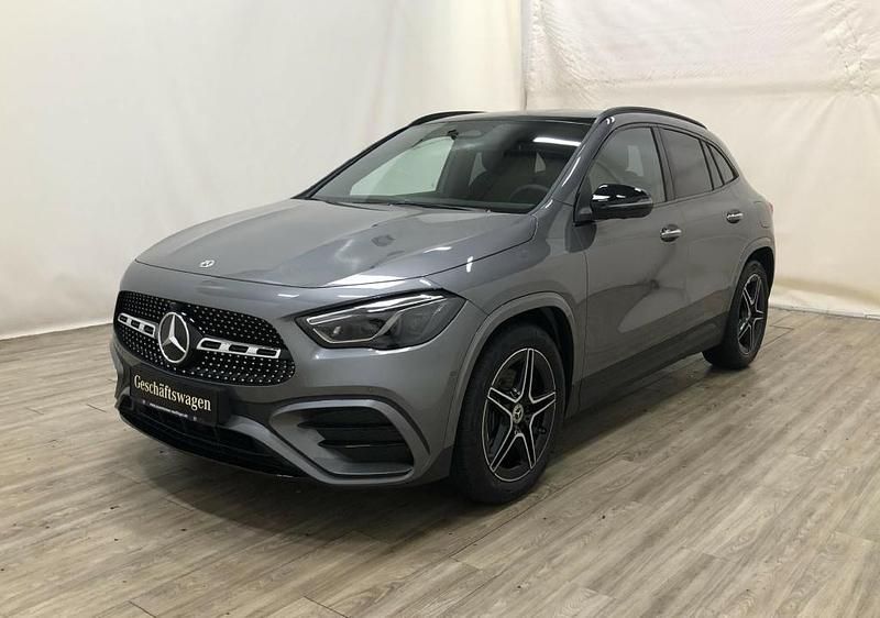 Grau Gebraucht 2024 Mercedes GLA200 Night SUV | 42.789 € (Etwas zu teuer) - Bild 1/4