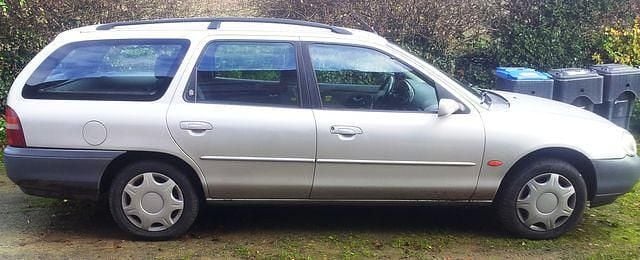 Gebraucht Ford Mondeo Ghia 116 PS (85 kW) 1999 Grau Kombi