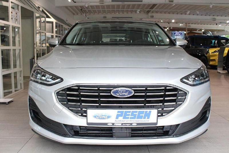 Neu Ford Focus Titanium 125 PS (91 kW) 2025 Silber Limousine