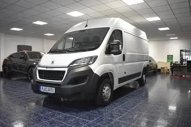 Gebraucht Peugeot Boxer 140 PS (102 kW) 2023 Weiss icy Van