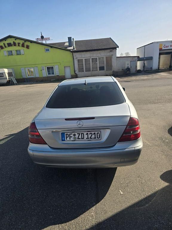 Gebraucht Mercedes E270 Classic 177 PS (130 kW) 2002 Grau Limousine