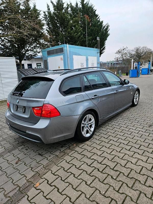 Gebraucht BMW 320 177 PS (130 kW) 2009 Grau Kombi