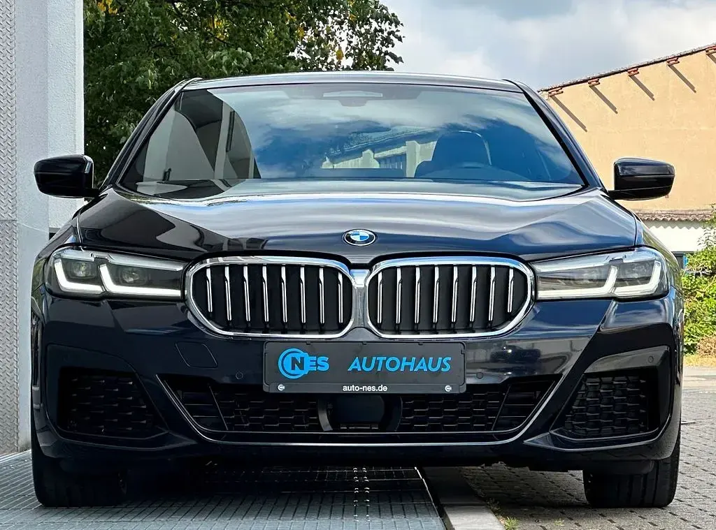 Gebraucht BMW 520 M Sport 190 PS (139 kW) 2023 Schwarz Limousine