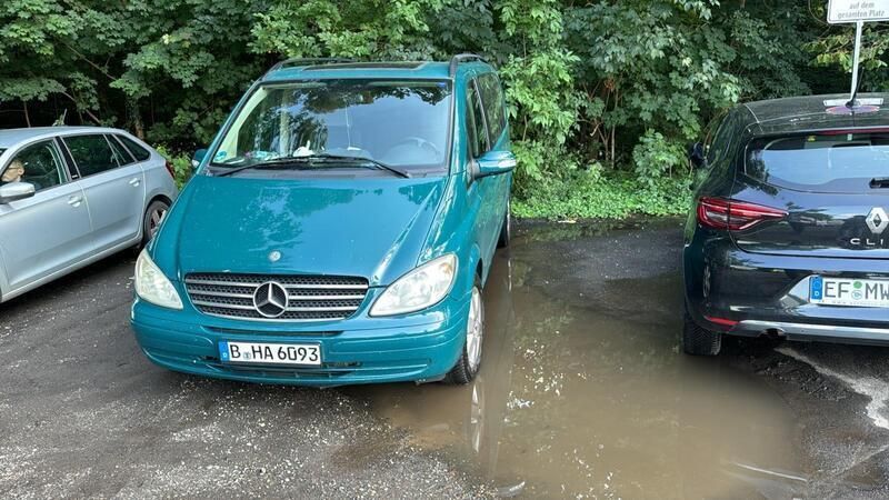 Grün Gebraucht 2004 Mercedes Viano Van / Kleinbus | 6.500 € (Fairer Preis) - Bild 1/4