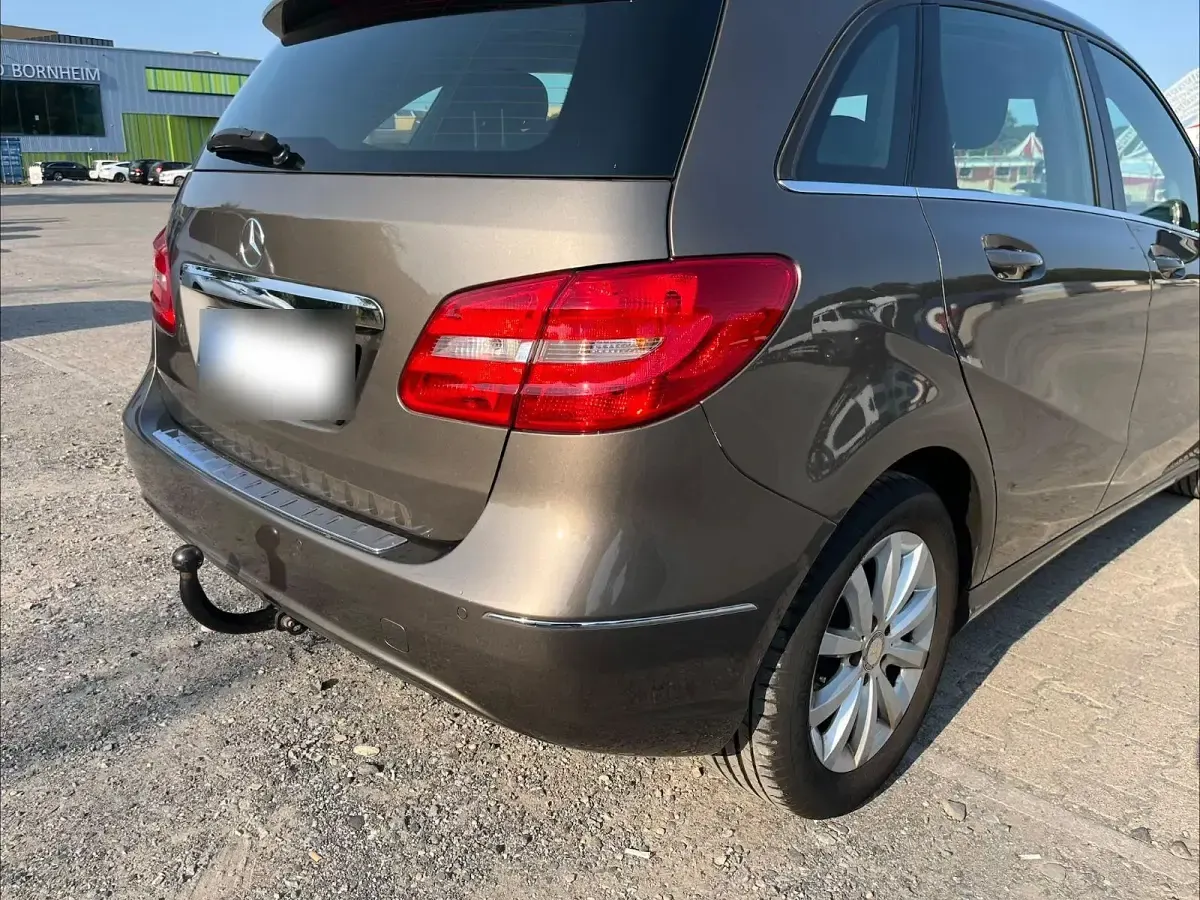 Gebraucht Mercedes B180 122 PS (89 kW) 2012 Grau Kleinwagen