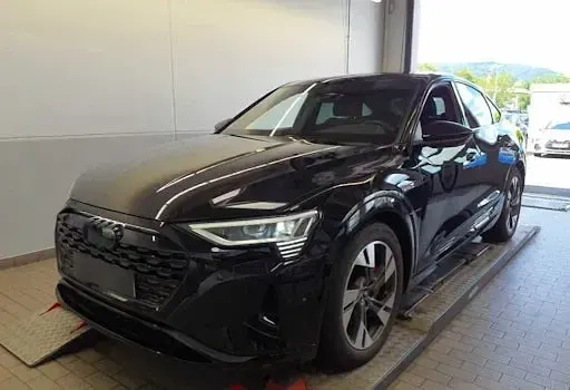 Gebraucht Audi Q8 Sportback e-tron Advanced Plus 250 kW (340 PS) 2023 Schwarz SUV
