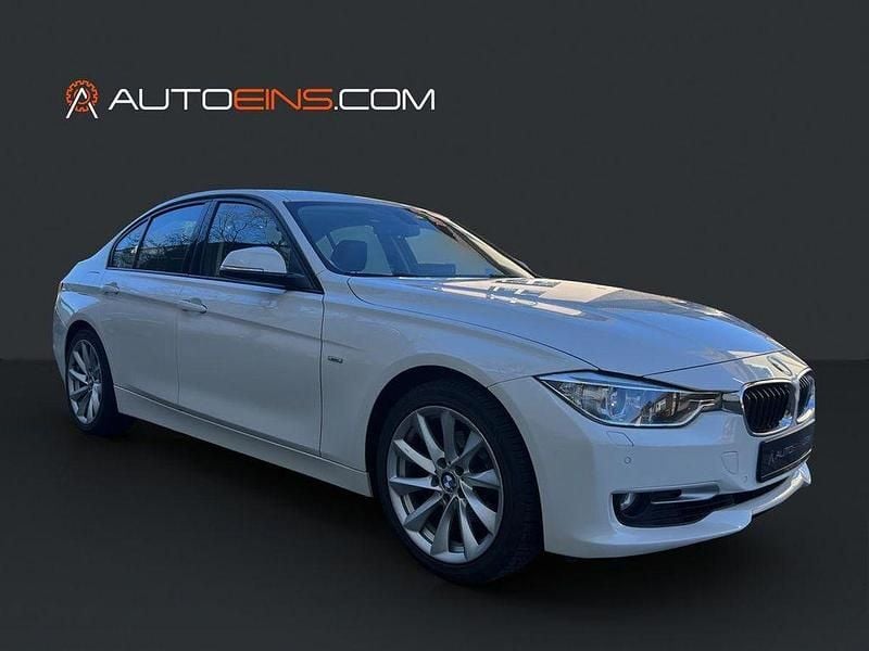 Weiß Gebraucht 2012 BMW 320 Comfort Edition Limousine | 12.488 € (Guter Preis) - Bild 1/4