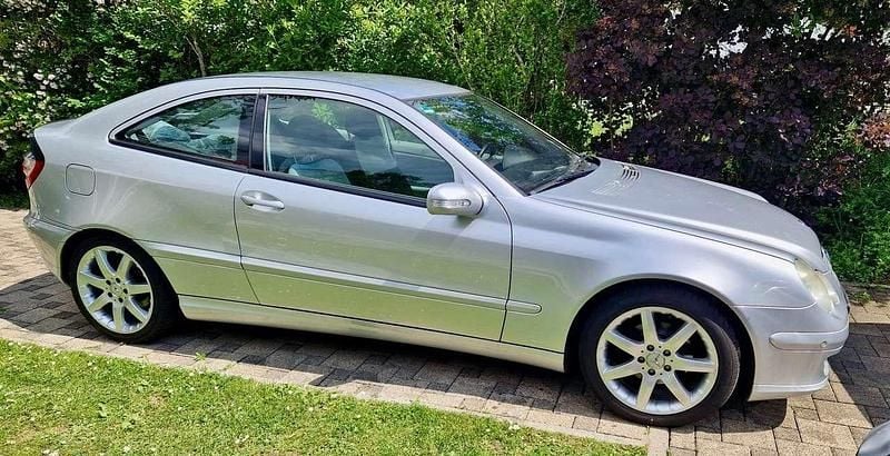 Silber Gebraucht 2006 Mercedes C200 Coupé | 1.800 € (Guter Preis) - Bild 1/4