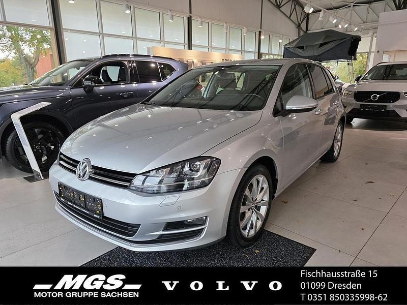 Reflexsilber metallic Gebraucht 2012 VW Golf VII Highline Limousine | 12.980 € - Bild 1/4