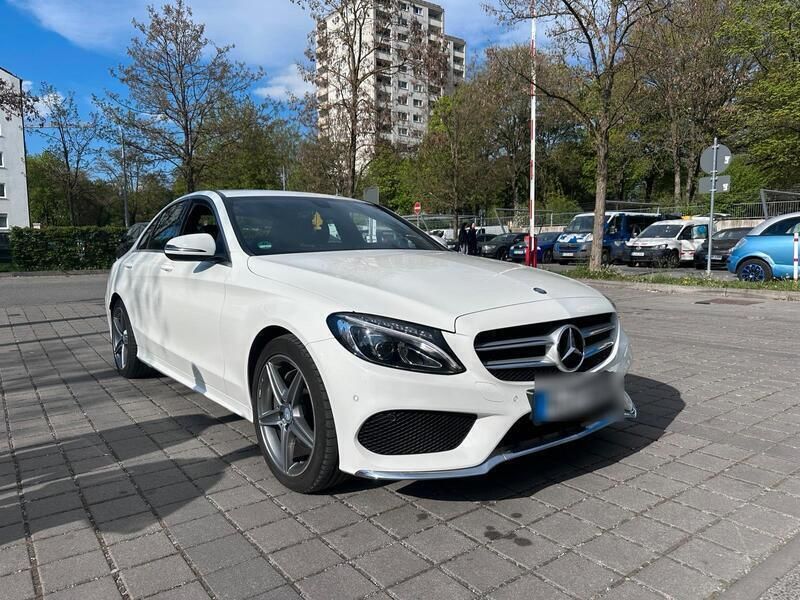Weiß Gebraucht 2016 Mercedes C180 AMG line Limousine | 18.000 € (Teuer) - Bild 1/4