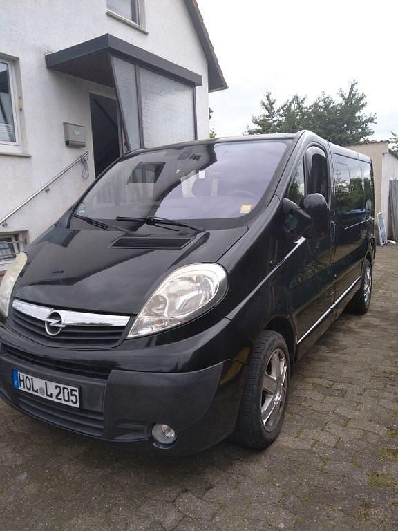 Schwarz Gebraucht 2009 Opel Vivaro Van | 8.999 € (Guter Preis) - Bild 1/4