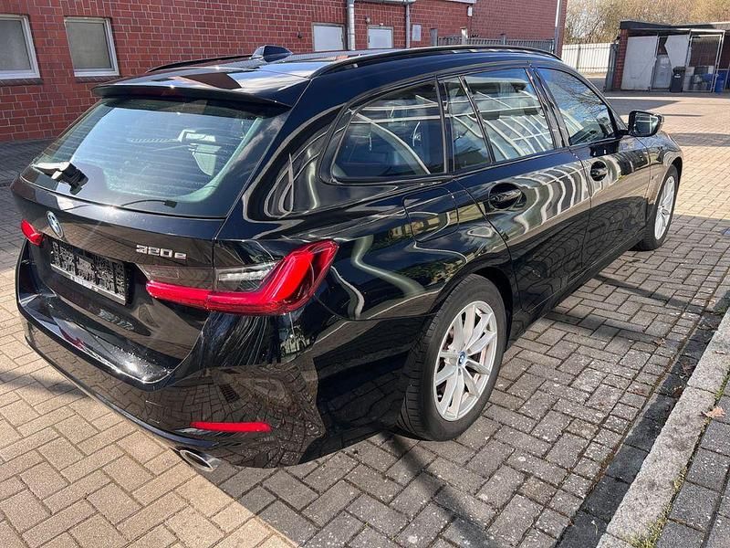 Gebraucht BMW 320e 204 PS (150 kW) 2023 Schwarz Limousine