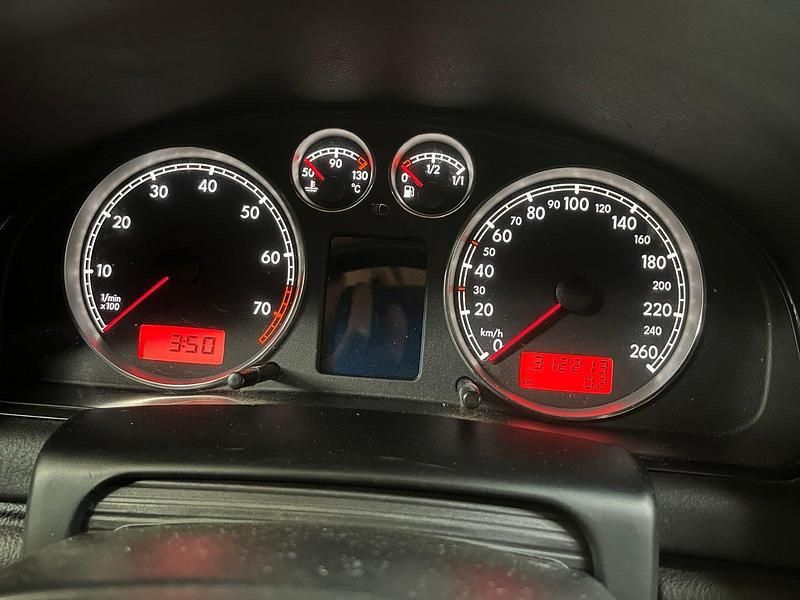 Gebraucht VW Passat 150 PS (110 kW) 2000 Violet Limousine