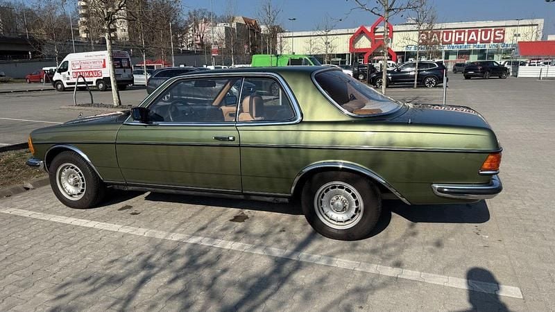 Gebraucht Mercedes 230 136 PS (100 kW) 1984 Grün Coupé