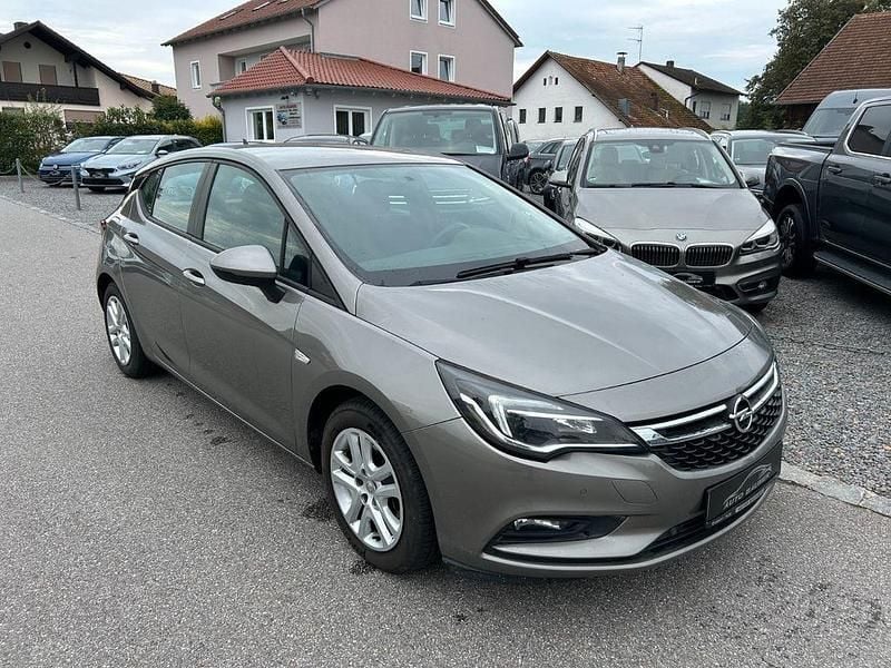 Beige Gebraucht 2015 Opel Astra Edition Limousine | 4.990 € (Superpreis) - Bild 1/4