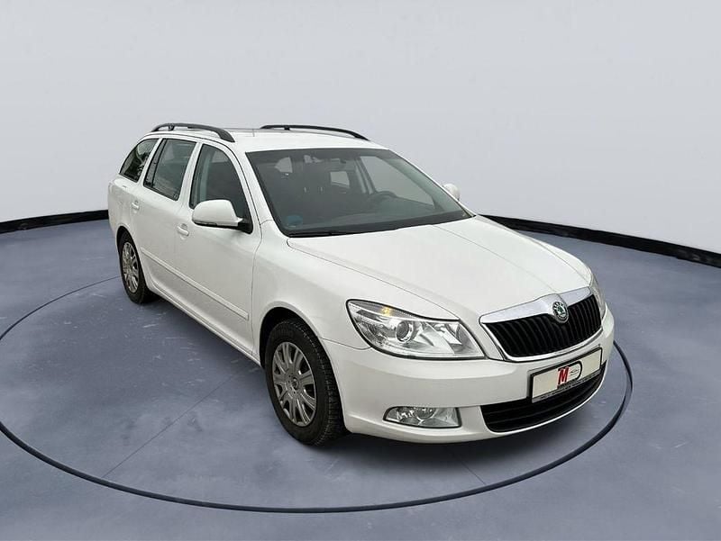 Weiß Gebraucht 2011 Skoda Octavia Limousine | 4.390 € (Fairer Preis) - Bild 1/4