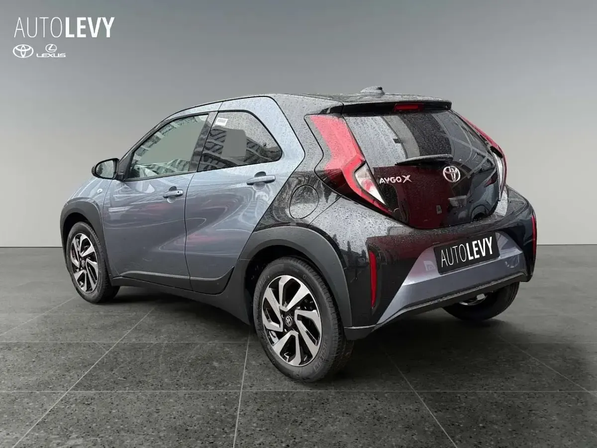 Neu Toyota Aygo 72 PS (52 kW) 2025 Celestite grey 1k3/ black mica Kleinwagen