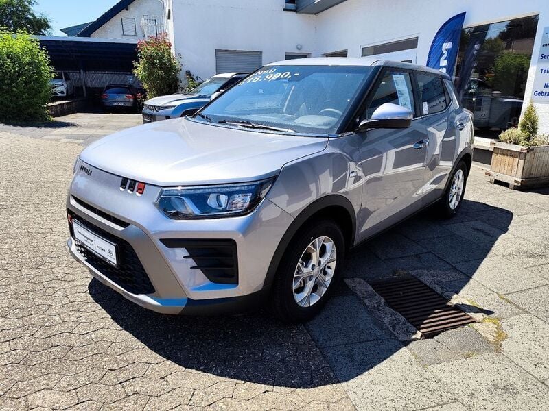 Grau Neu 2025 Ssangyong (KGM) Tivoli SUV | 20.540 € - Bild 1/3
