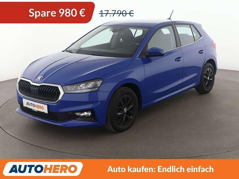 Blau Gebraucht 2023 Skoda Fabia Style Kleinwagen | 16.810 € (Guter Preis) - Bild 1/3