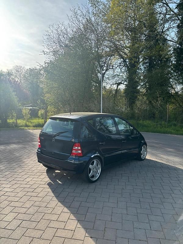Gebraucht Mercedes A190 125 PS (91 kW) 2002 Blau Kleinwagen