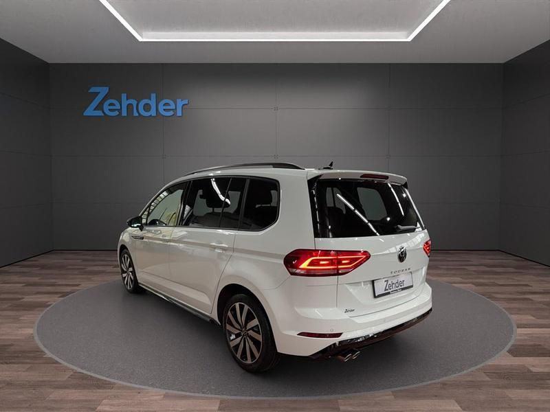 Gebraucht VW Touran Highline 150 PS (110 kW) 2025 Weiß Van / Kleinbus