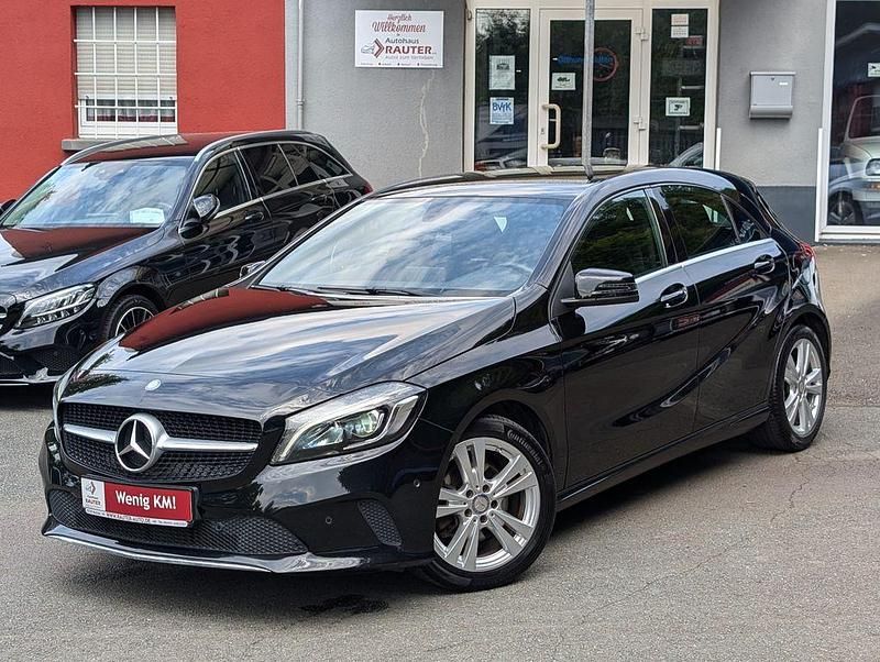 Gebraucht Mercedes A180 Urban 122 PS (89 kW) 2016 Schwarz Limousine