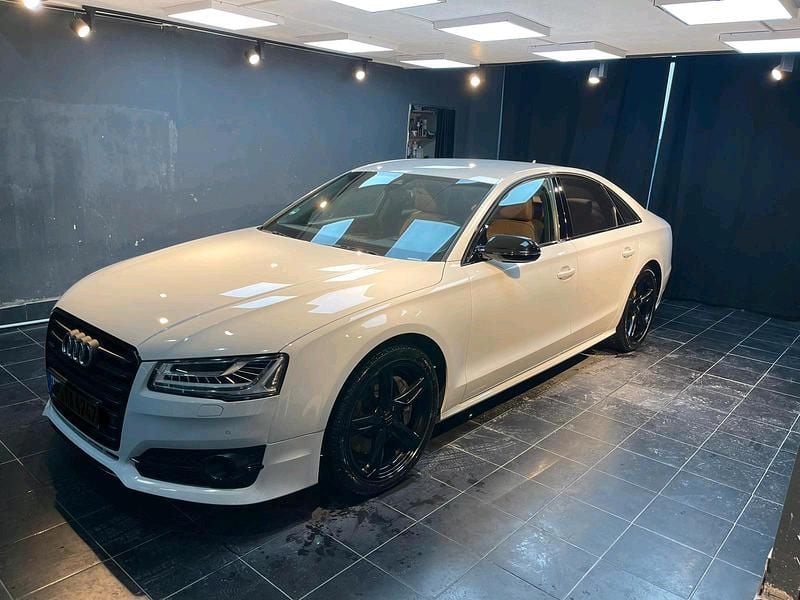 Weiß Gebraucht 2017 Audi A8 Ambiente Limousine | 30.500 € - Bild 1/4
