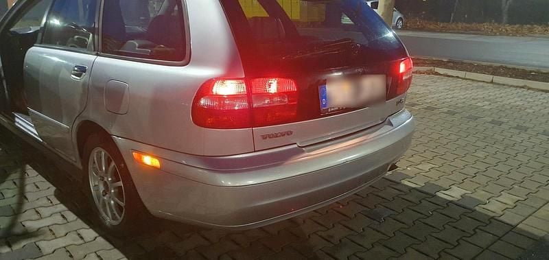 Gebraucht Volvo V40 115 PS (84 kW) 2003 Silber Kombi