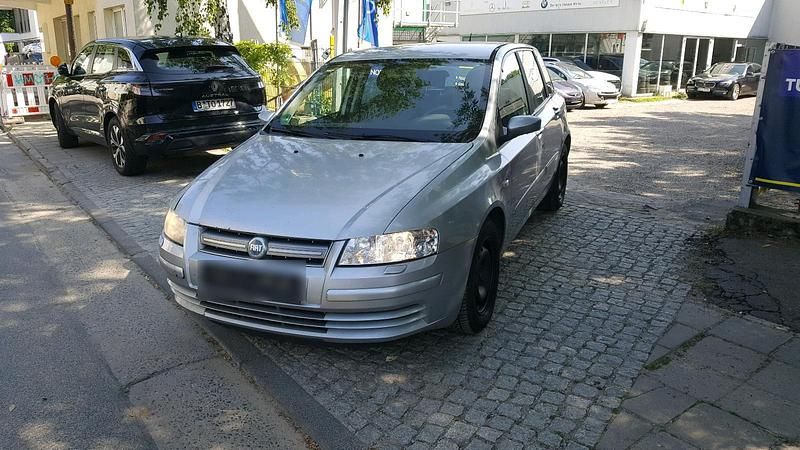 Grau Gebraucht 2006 Fiat Stilo Kleinwagen | 499 € (Fairer Preis) - Bild 1/4