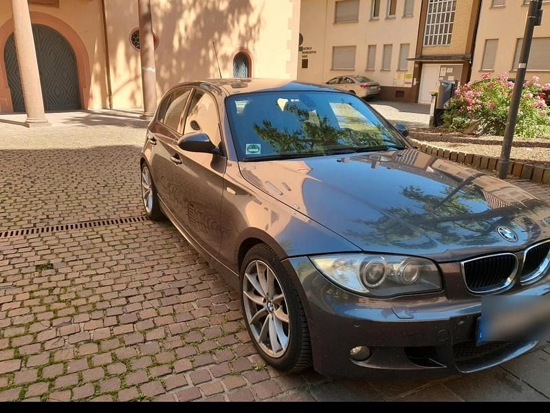 Grau Gebraucht 2008 BMW 118 Sport Line Kleinwagen | 3.450 € (Guter Preis) - Bild 1/4