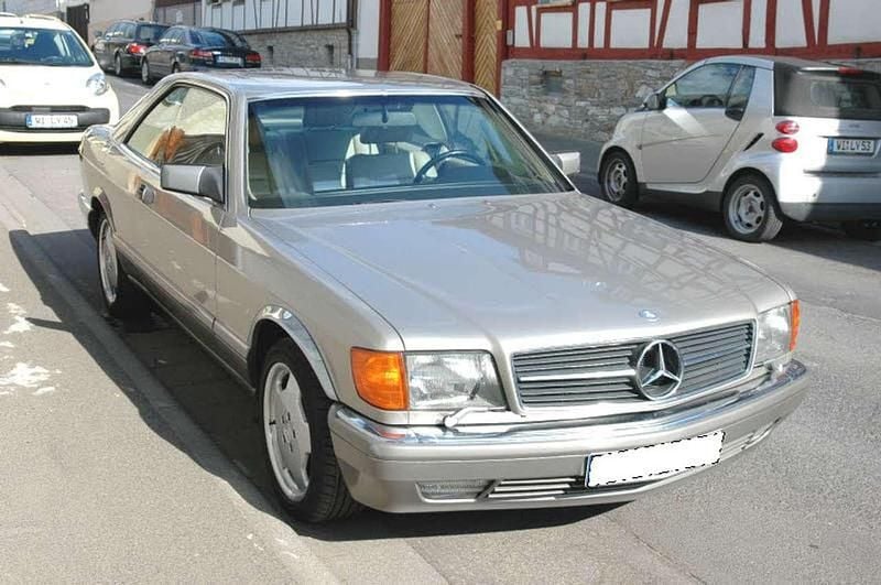 Silber Gebraucht 1987 Mercedes 560 Coupé | 28.350 € - Bild 1/4